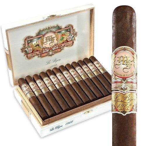 French for "the Jewel", Le Bijou is a rich, full-bodied treat in typical Pepin form. Featuring a Habano Oscuro wrapper and a healthy mix of Nicaraguan long-fillers, Le Bijou 1922 exudes a robust array of flavors delivered in a remarkably smooth fashion. Complex, unique and satisfying - the Garcia Family's new star!